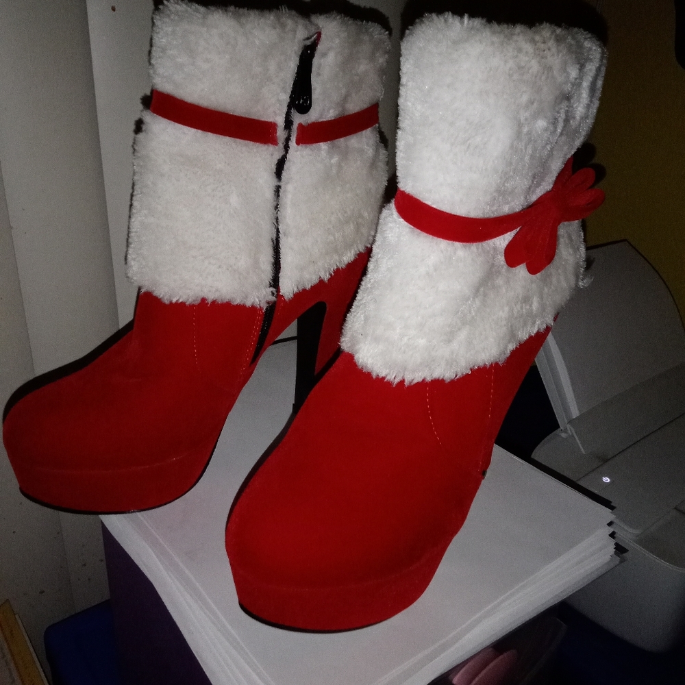 Women's size 39 Euro size 8 USA Winter/Christmas Ankle Boots